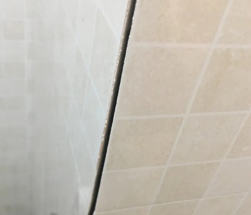 广阳瓷砖空鼓维修公司分享阳台瓷砖脱落的修复过程可以分为以下几个步骤
